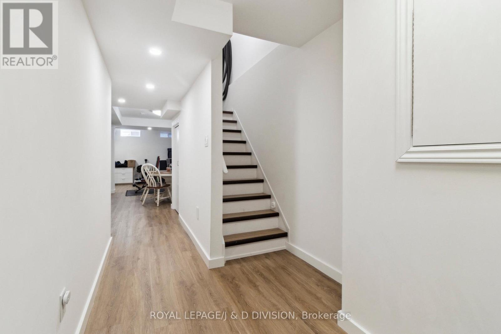 












187 TOM TAYLOR CRESCENT

,
Newmarket,




Ontario
L3X3E9

