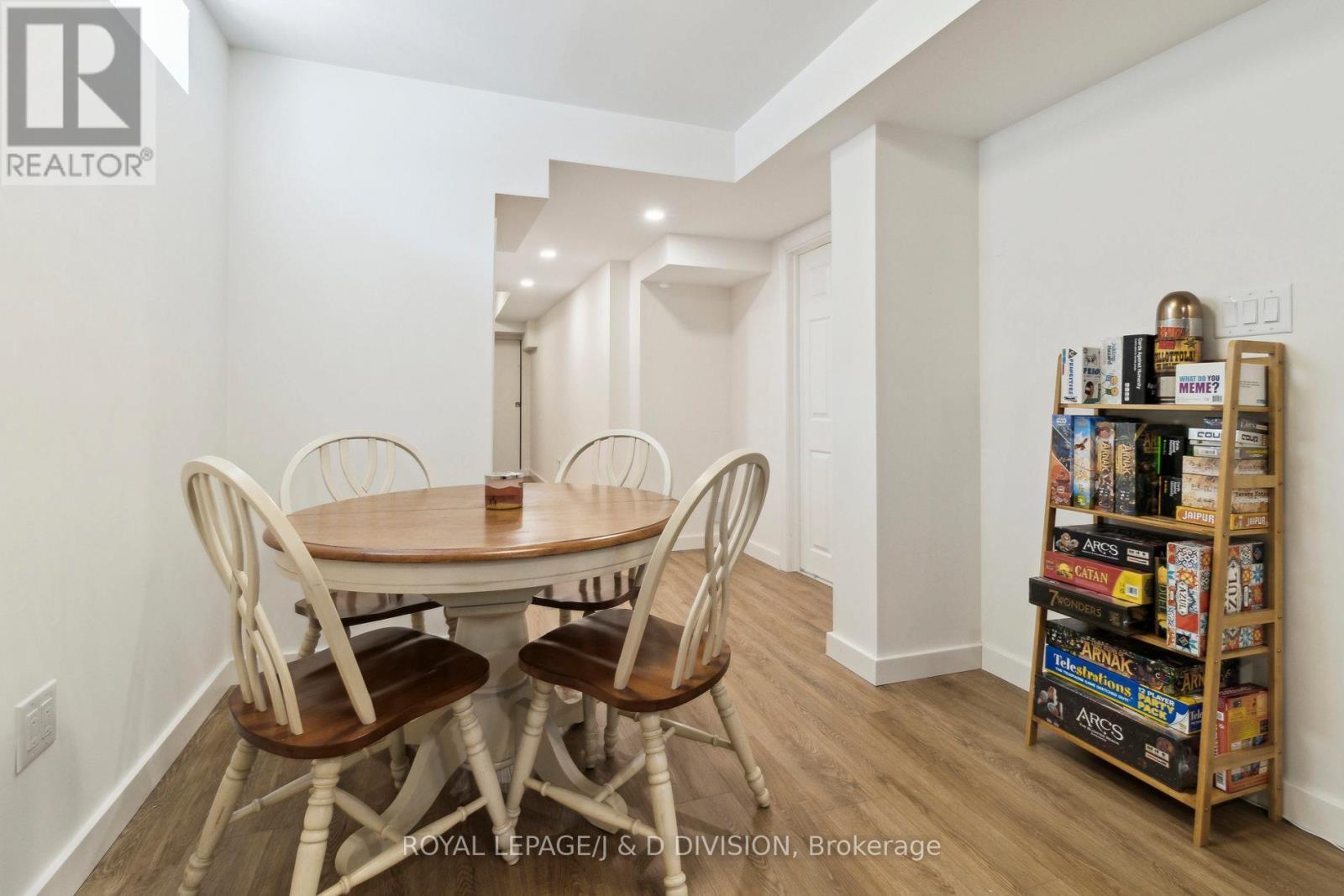 












187 TOM TAYLOR CRESCENT

,
Newmarket,




Ontario
L3X3E9

