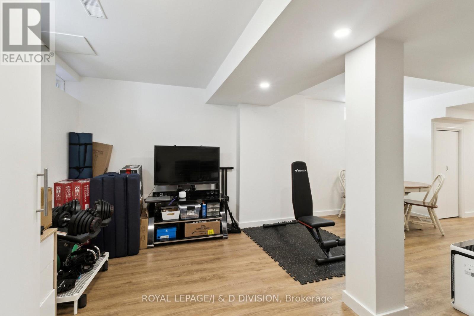 












187 TOM TAYLOR CRESCENT

,
Newmarket,




Ontario
L3X3E9

