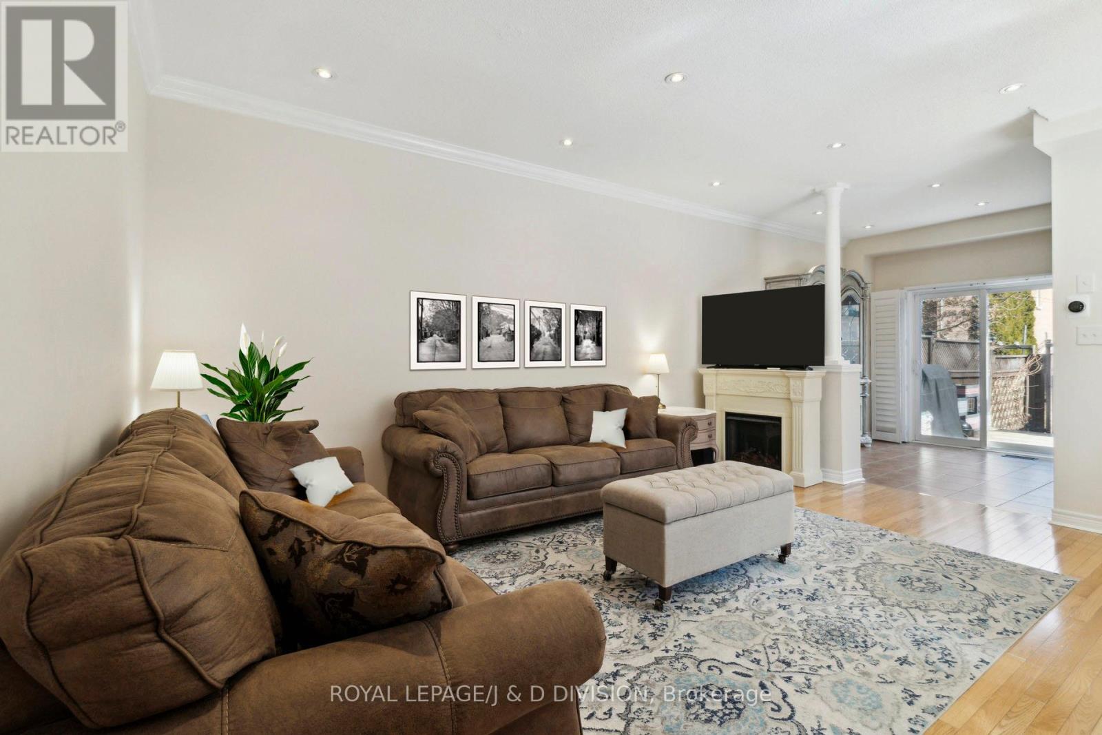 












187 TOM TAYLOR CRESCENT

,
Newmarket,




Ontario
L3X3E9


