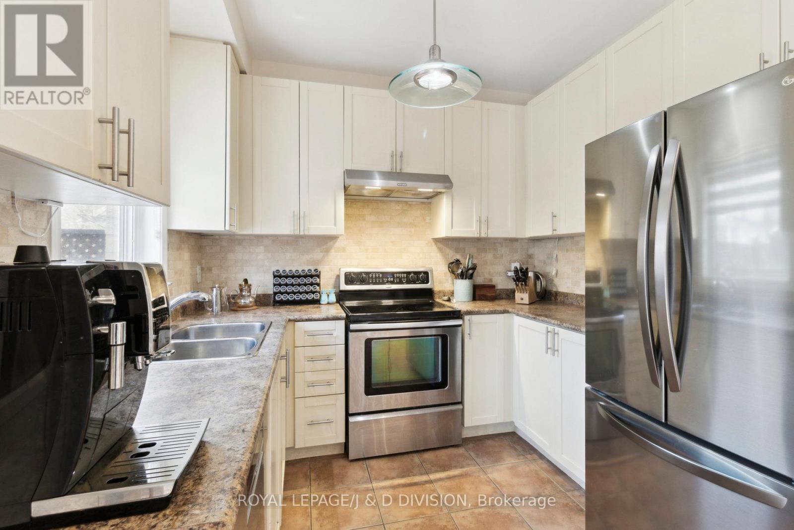 












187 TOM TAYLOR CRESCENT

,
Newmarket,




Ontario
L3X3E9

