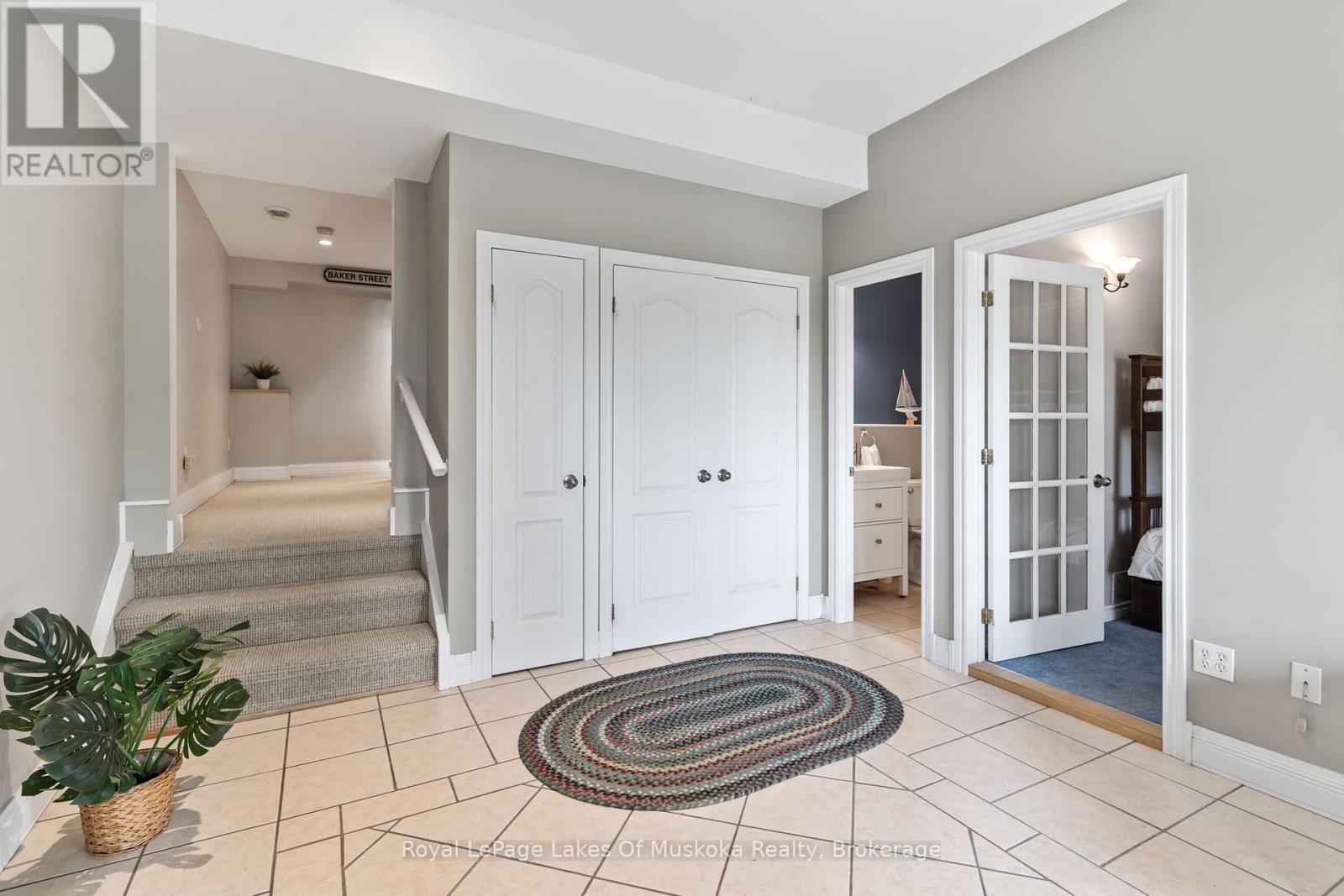 












1043 OAKLAND DRIVE

,
Bracebridge (Monck (Bracebridge)),




Ontario
P1L1W8

