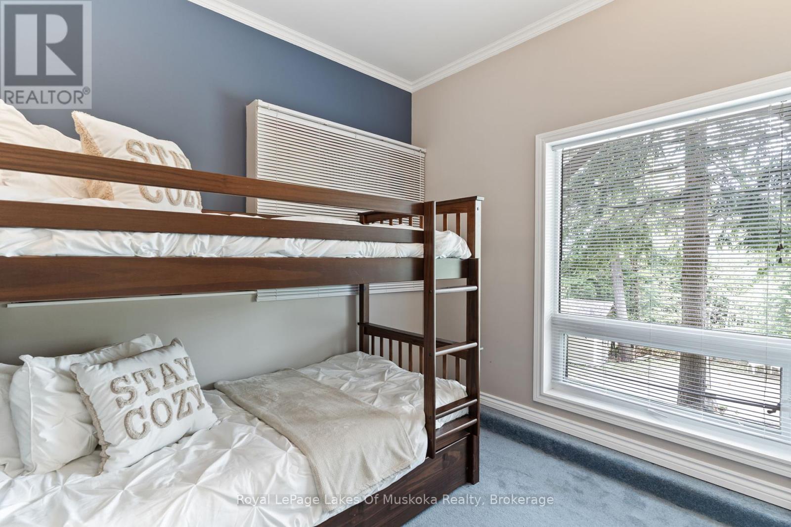 












1043 OAKLAND DRIVE

,
Bracebridge (Monck (Bracebridge)),




Ontario
P1L1W8

