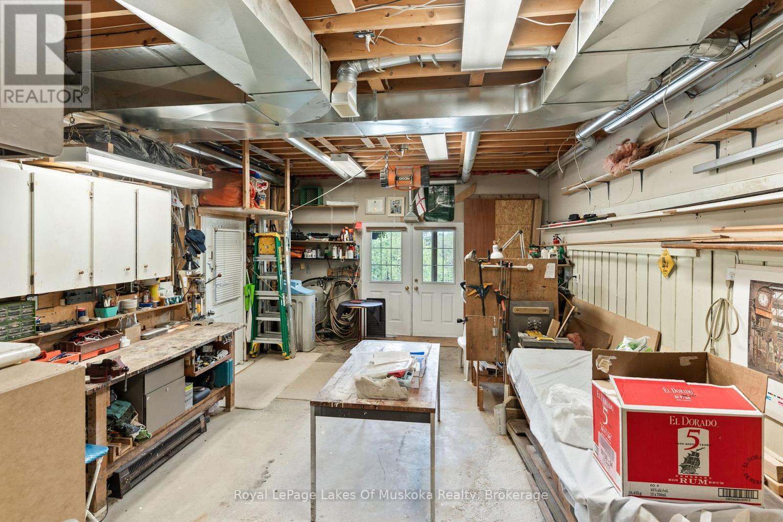 












1043 OAKLAND DRIVE

,
Bracebridge (Monck (Bracebridge)),




Ontario
P1L1W8

