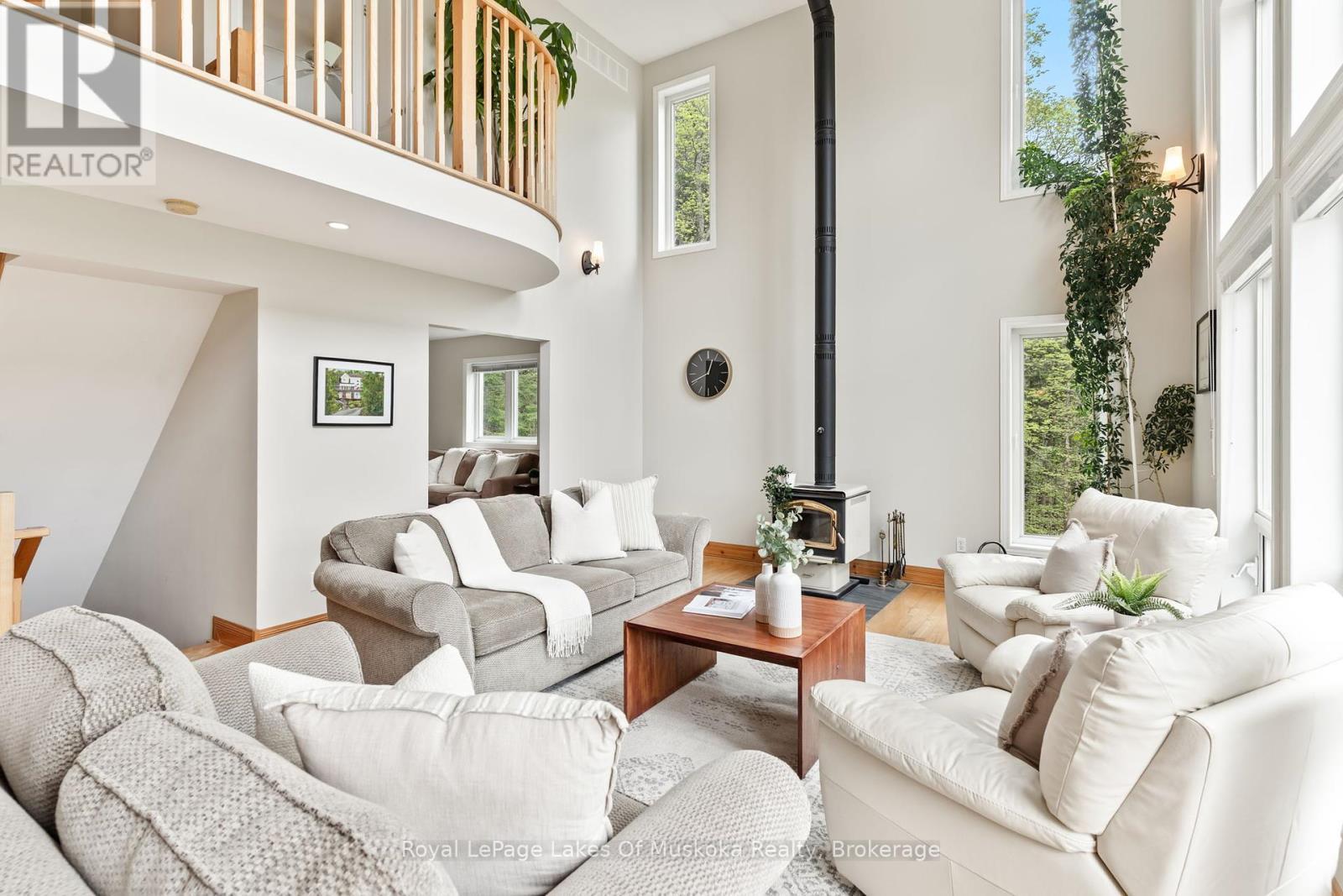 












1043 OAKLAND DRIVE

,
Bracebridge (Monck (Bracebridge)),




Ontario
P1L1W8

