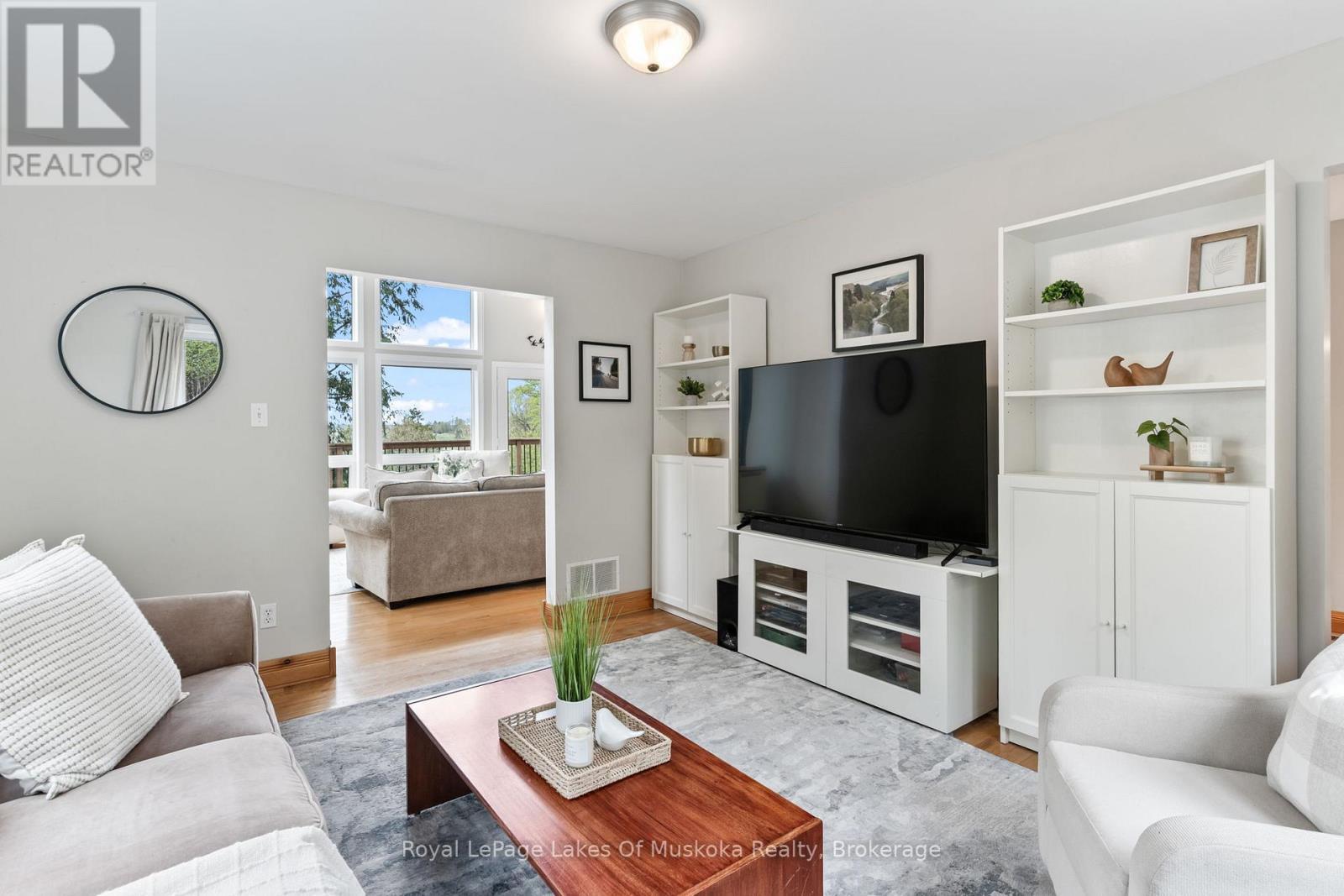 












1043 OAKLAND DRIVE

,
Bracebridge (Monck (Bracebridge)),




Ontario
P1L1W8

