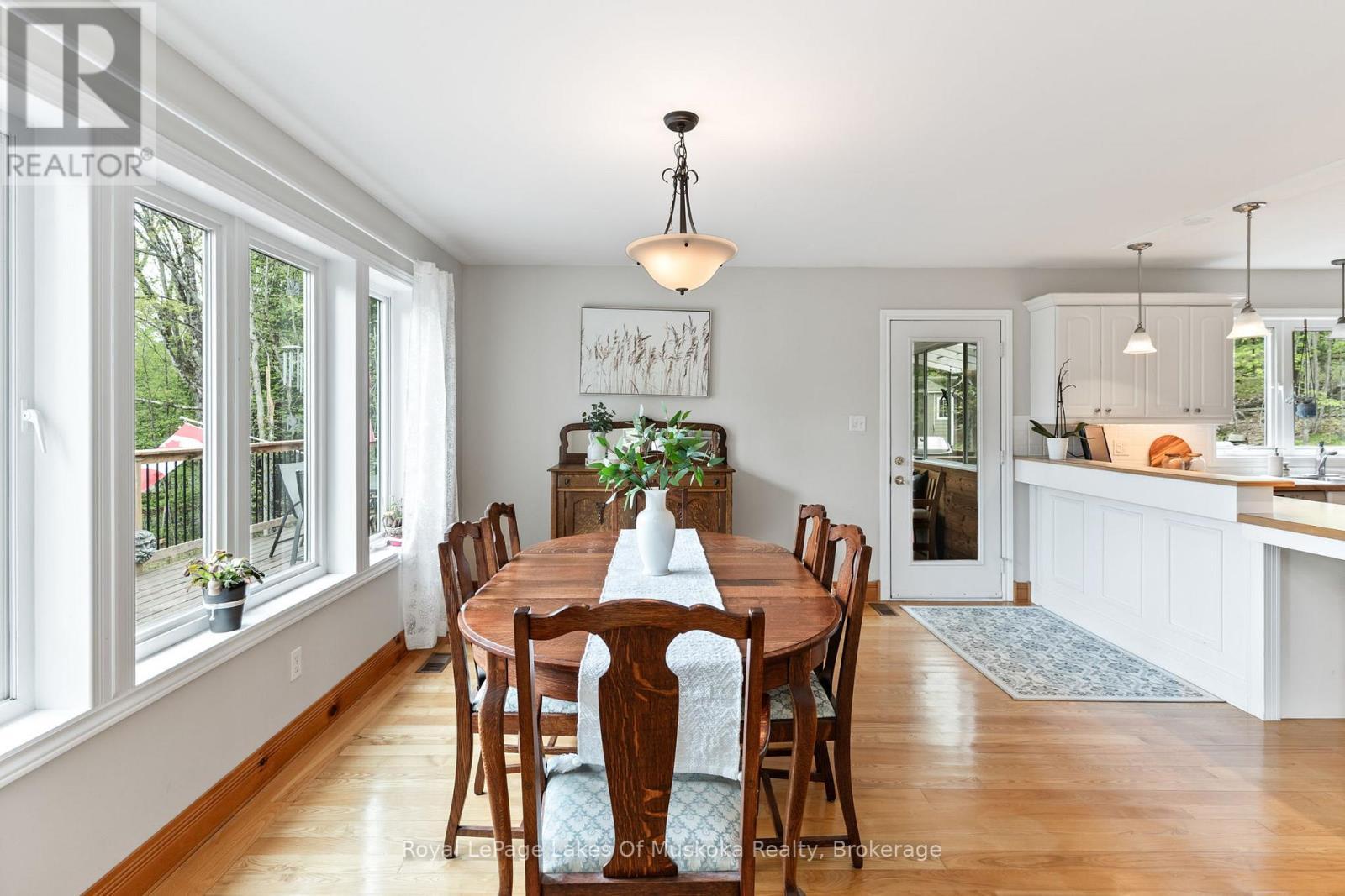 












1043 OAKLAND DRIVE

,
Bracebridge (Monck (Bracebridge)),




Ontario
P1L1W8

