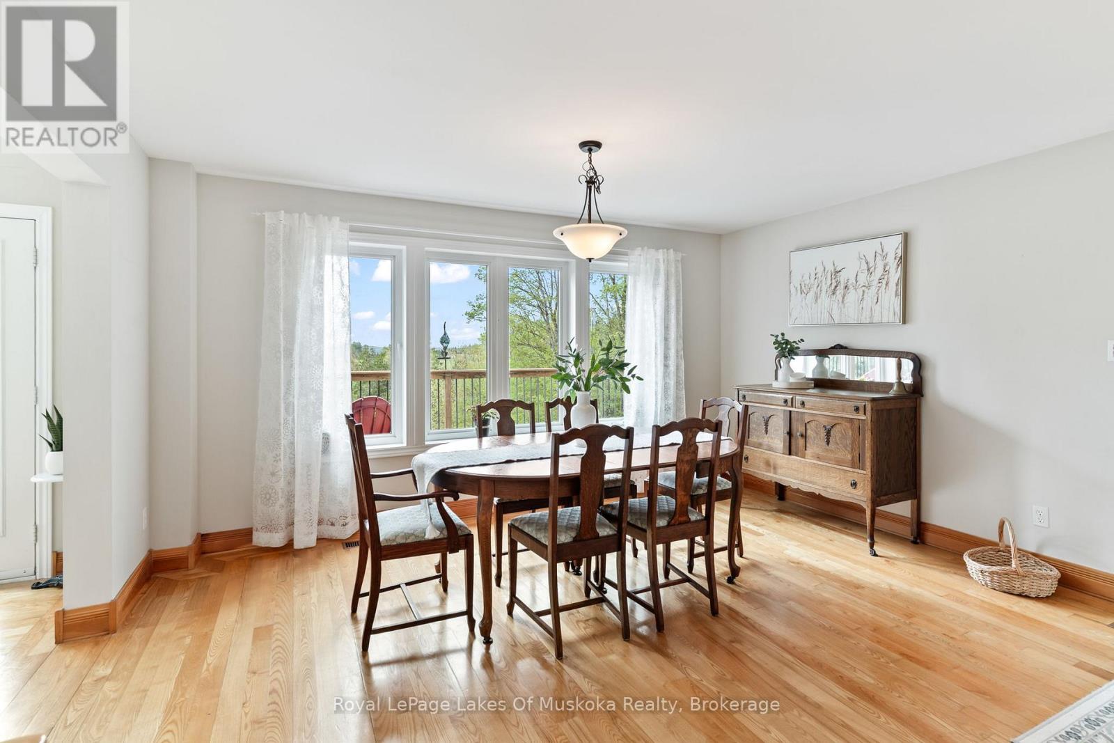 












1043 OAKLAND DRIVE

,
Bracebridge (Monck (Bracebridge)),




Ontario
P1L1W8

