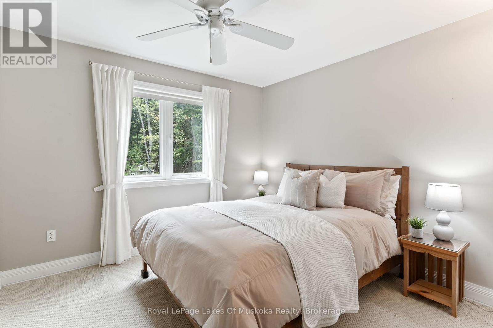 












1043 OAKLAND DRIVE

,
Bracebridge (Monck (Bracebridge)),




Ontario
P1L1W8

