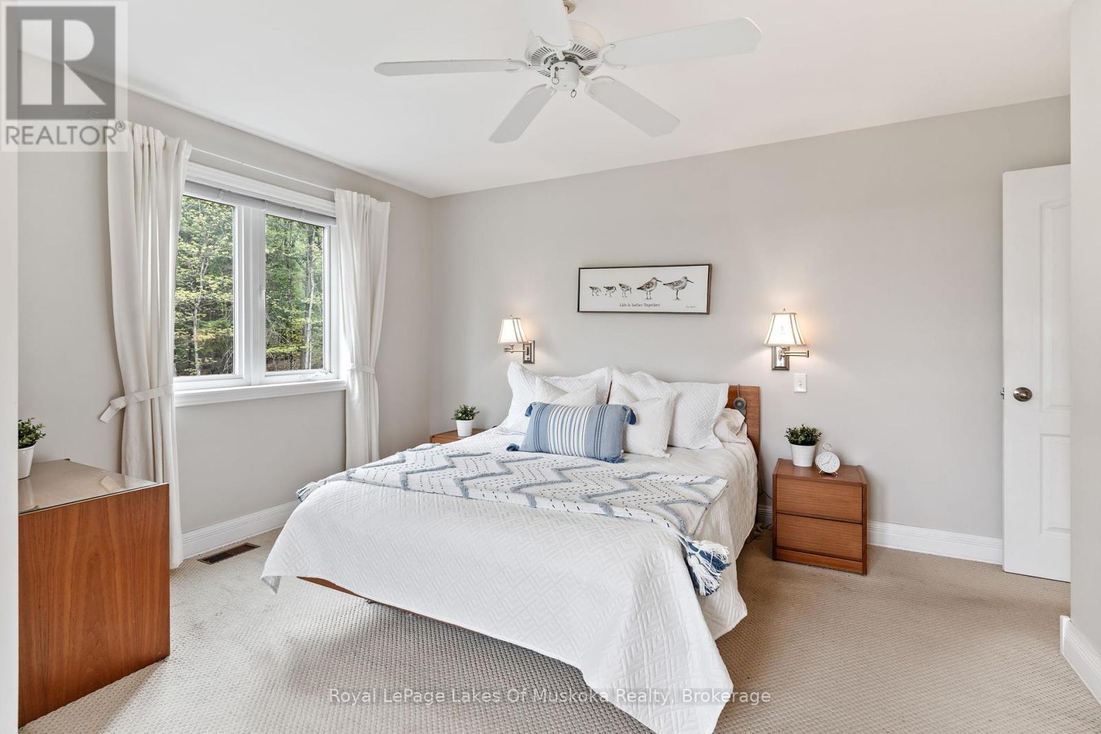 












1043 OAKLAND DRIVE

,
Bracebridge (Monck (Bracebridge)),




Ontario
P1L1W8

