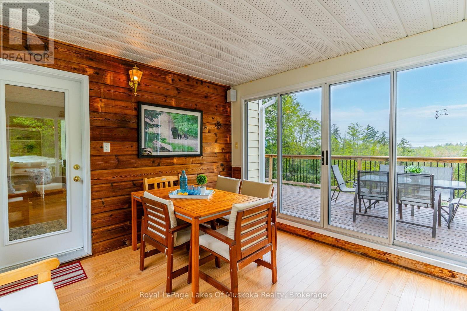 












1043 OAKLAND DRIVE

,
Bracebridge (Monck (Bracebridge)),




Ontario
P1L1W8

