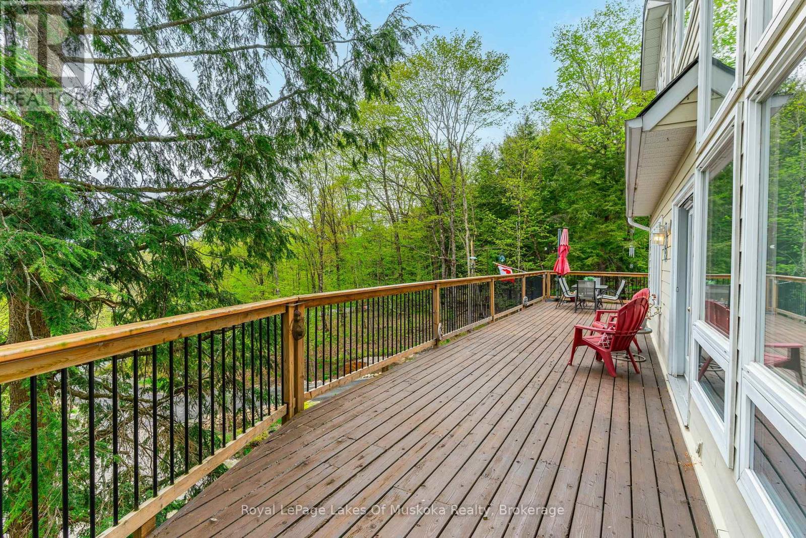 












1043 OAKLAND DRIVE

,
Bracebridge (Monck (Bracebridge)),




Ontario
P1L1W8

