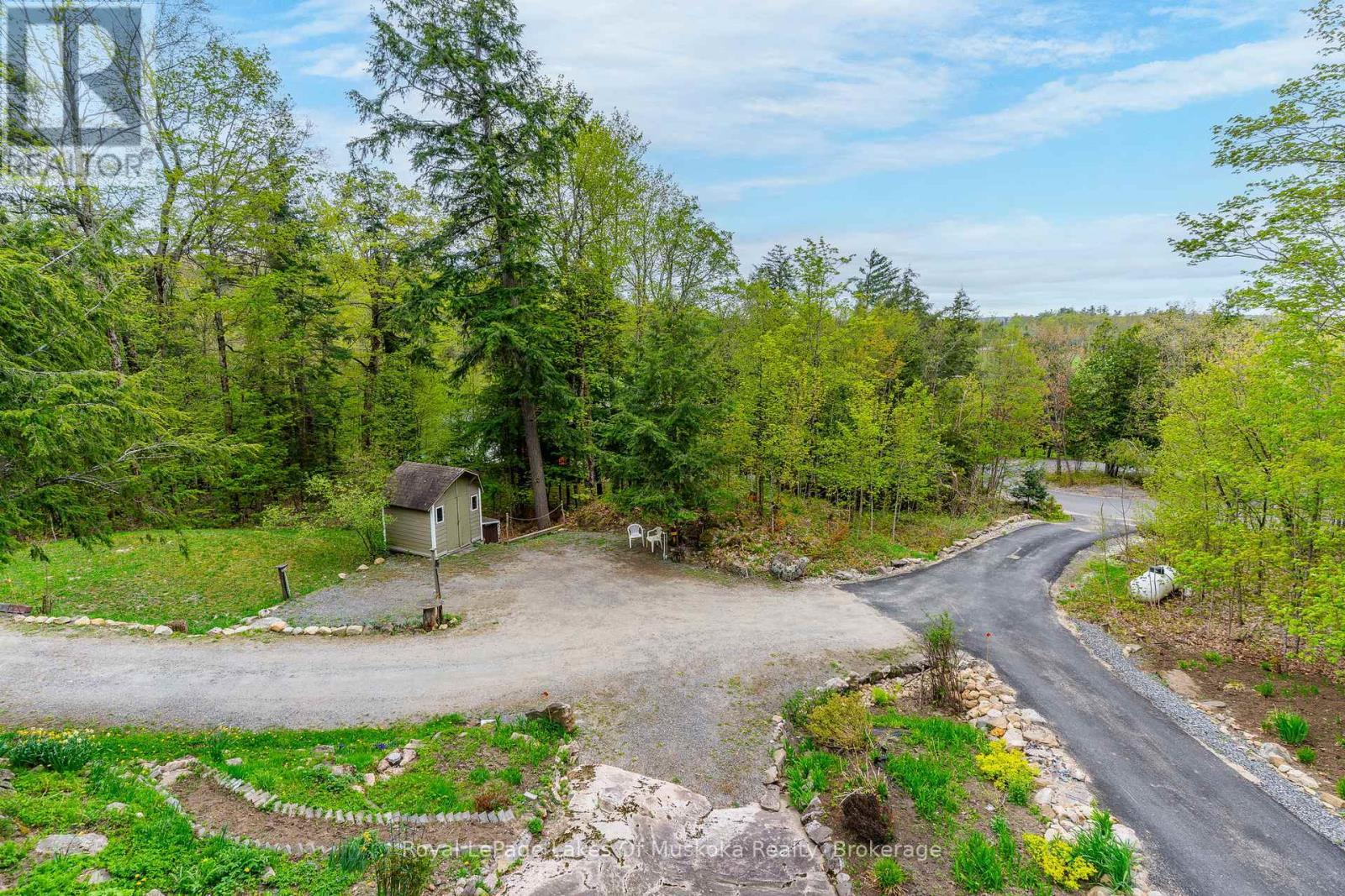 












1043 OAKLAND DRIVE

,
Bracebridge (Monck (Bracebridge)),




Ontario
P1L1W8

