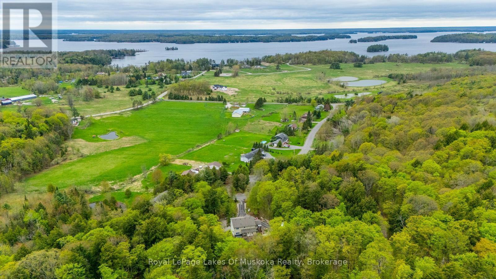 












1043 OAKLAND DRIVE

,
Bracebridge (Monck (Bracebridge)),




Ontario
P1L1W8

