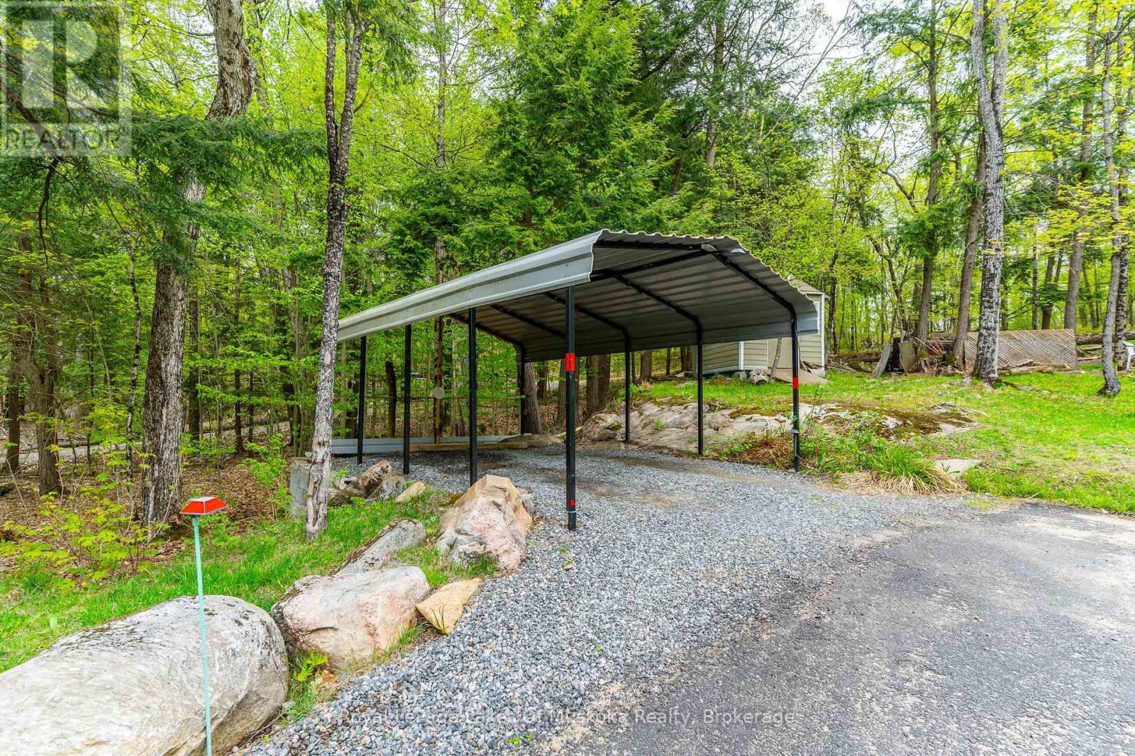 












1043 OAKLAND DRIVE

,
Bracebridge (Monck (Bracebridge)),




Ontario
P1L1W8

