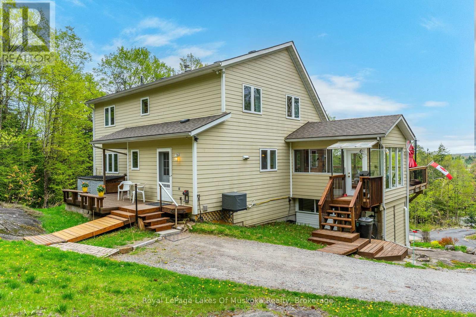 












1043 OAKLAND DRIVE

,
Bracebridge (Monck (Bracebridge)),




Ontario
P1L1W8

