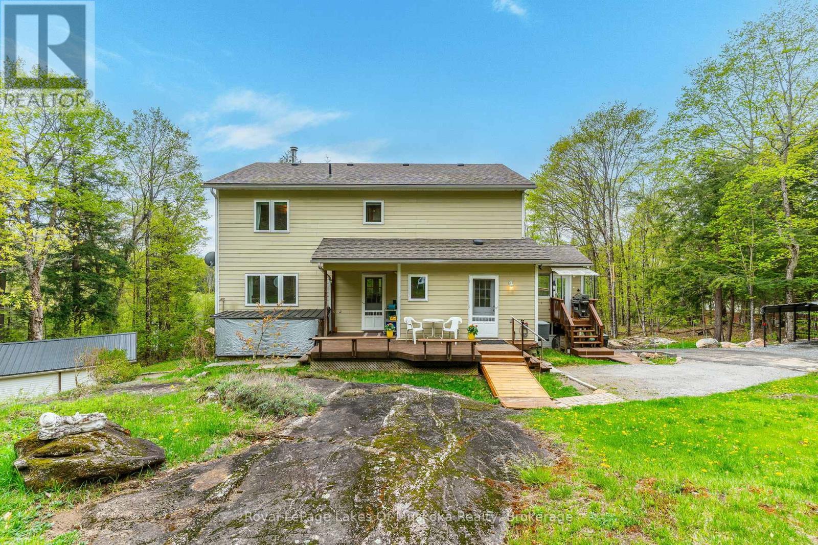 












1043 OAKLAND DRIVE

,
Bracebridge (Monck (Bracebridge)),




Ontario
P1L1W8

