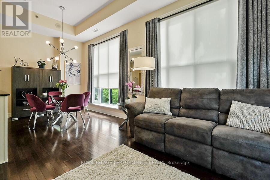 












75 CLEARY AVENUE

,
Ottawa,




Ontario
K2A1R8

