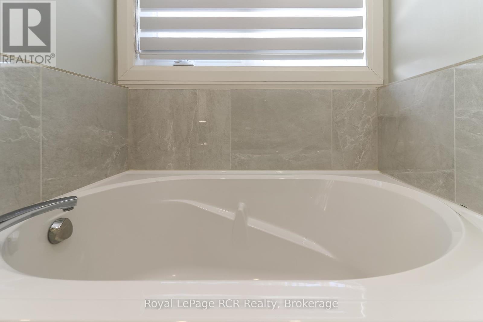 












22 - 162 SETTLERS WAY

,
Blue Mountains,




Ontario
L9Y0M4

