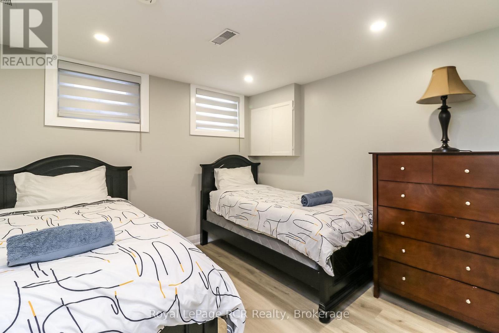 












22 - 162 SETTLERS WAY

,
Blue Mountains,




Ontario
L9Y0M4

