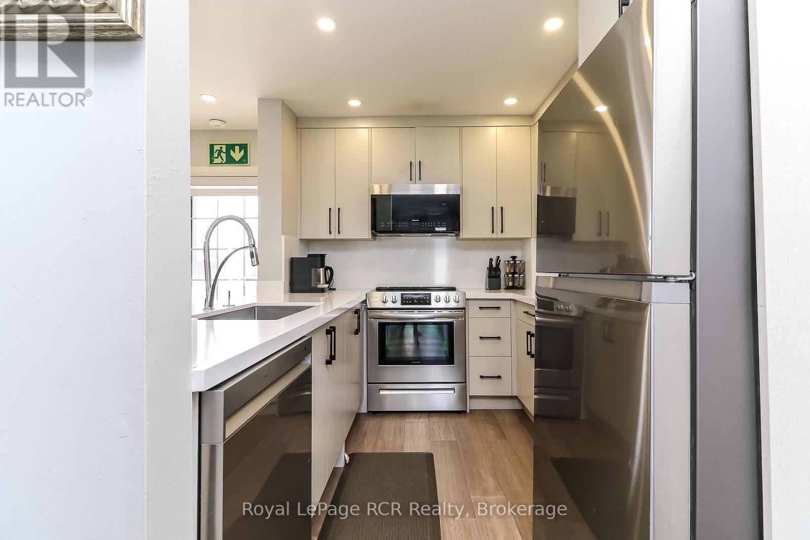 












22 - 162 SETTLERS WAY

,
Blue Mountains,




Ontario
L9Y0M4

