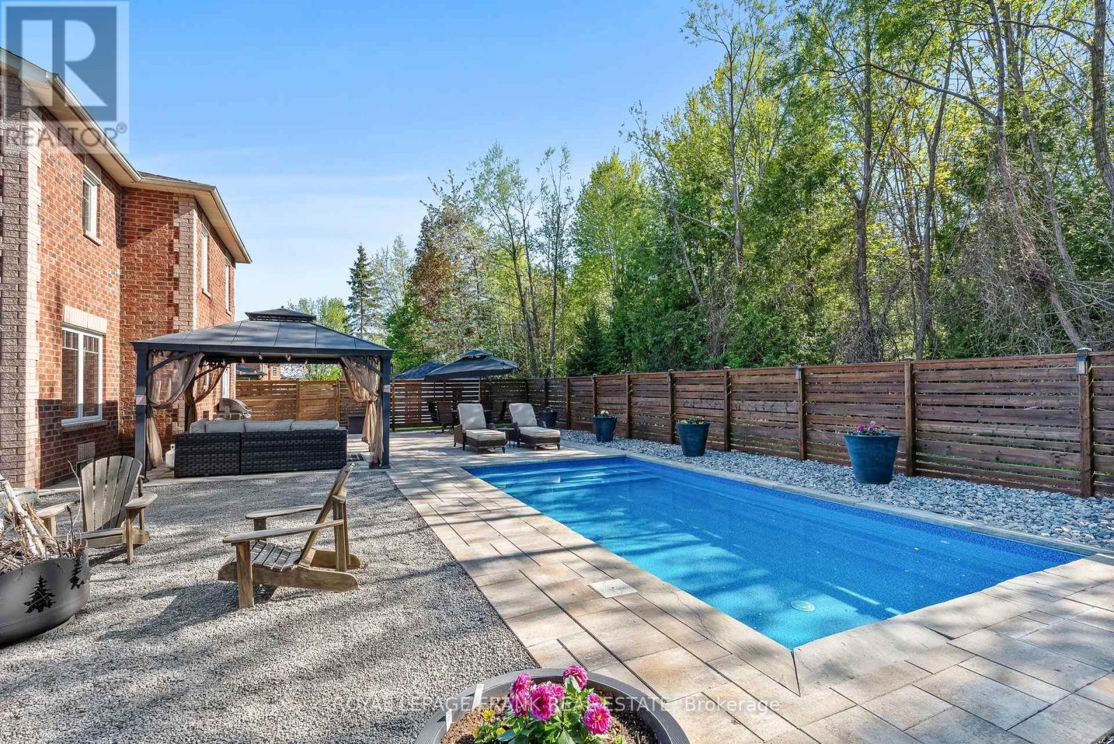 












20 GALLOWAY CRESCENT

,
Uxbridge,




Ontario
L9P1W8


