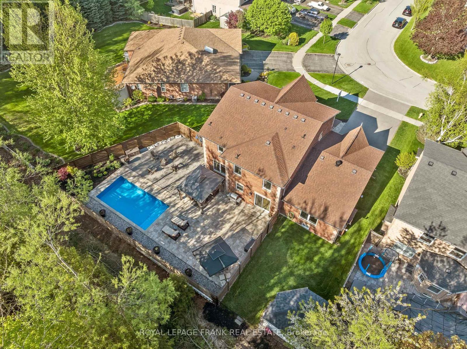 












20 GALLOWAY CRESCENT

,
Uxbridge,




Ontario
L9P1W8

