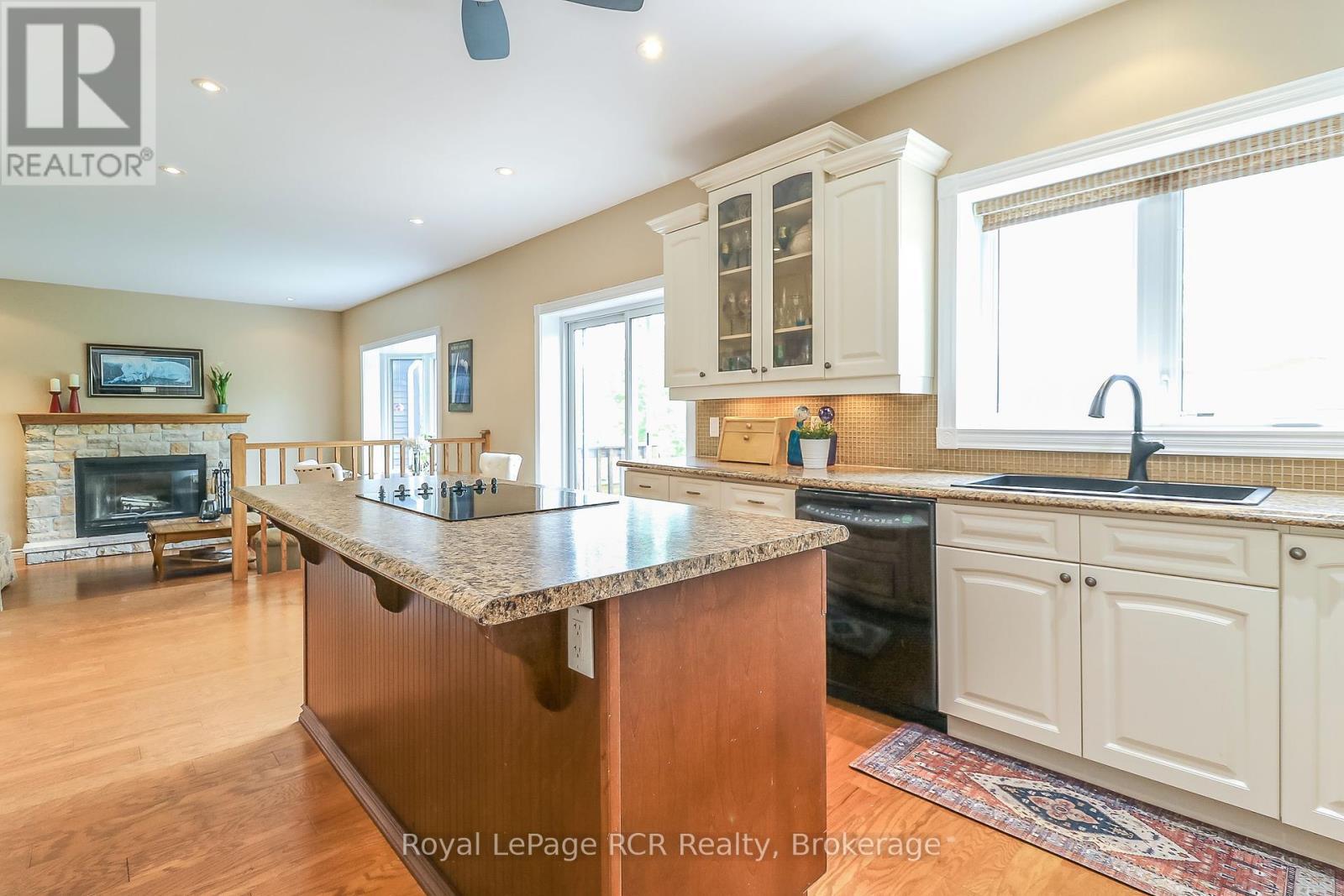 












82 STANLEY STREET

,
Collingwood,




Ontario
L9Y0G7


