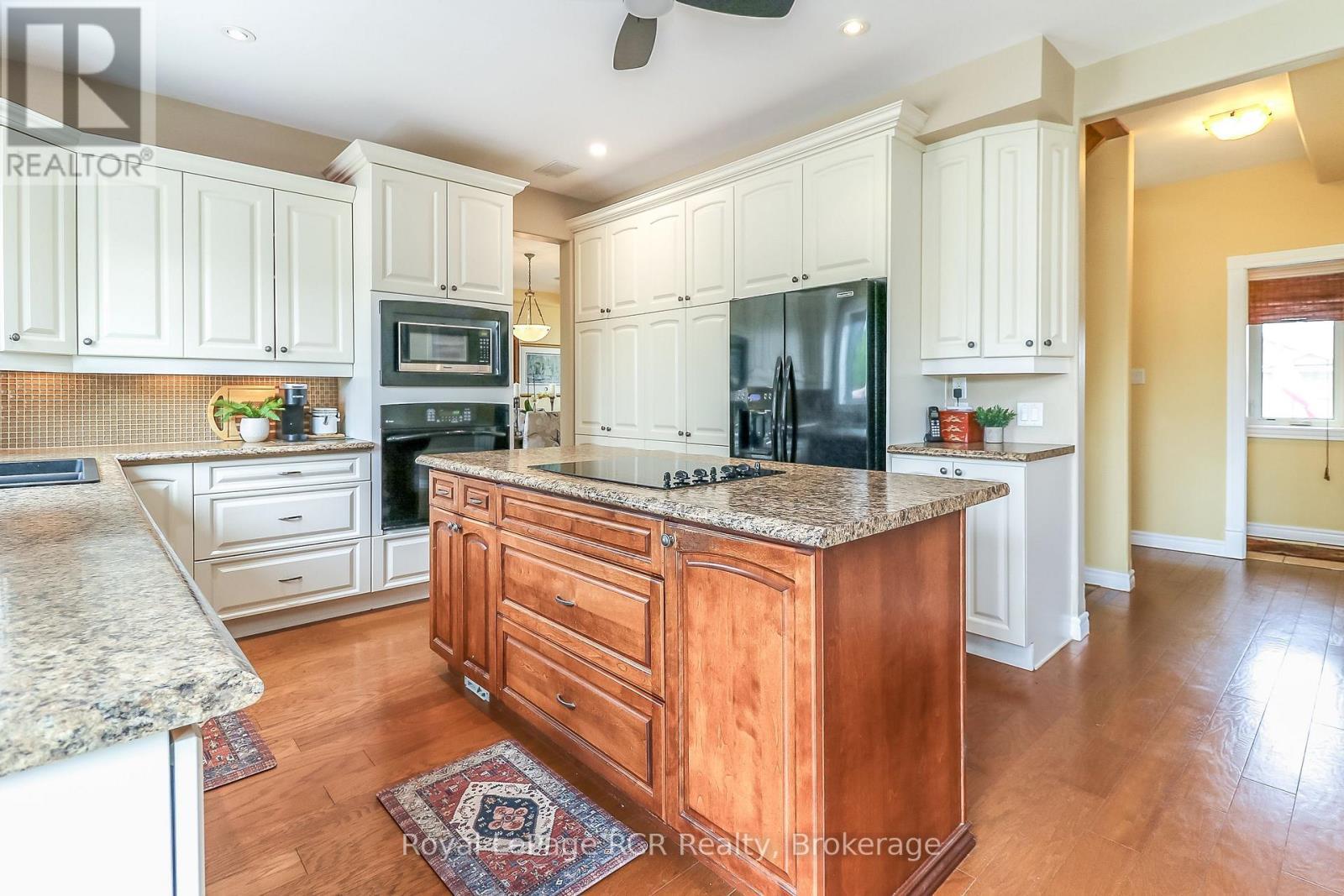 












82 STANLEY STREET

,
Collingwood,




Ontario
L9Y0G7

