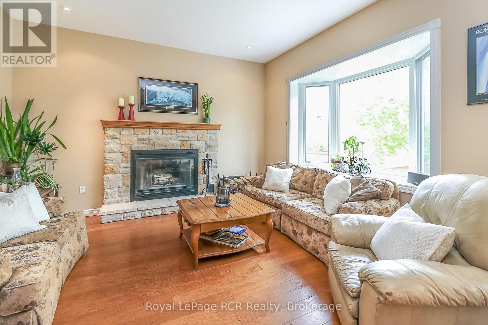 












82 STANLEY STREET

,
Collingwood,




Ontario
L9Y0G7

