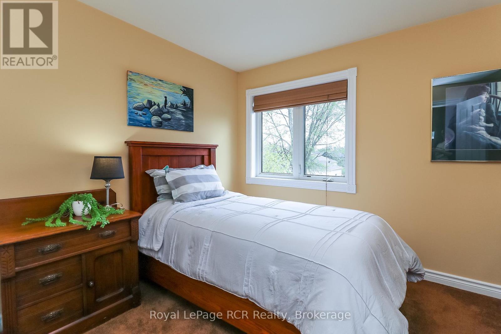 












82 STANLEY STREET

,
Collingwood,




Ontario
L9Y0G7

