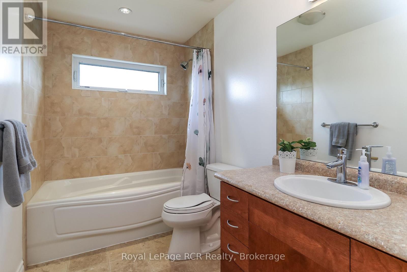 












82 STANLEY STREET

,
Collingwood,




Ontario
L9Y0G7


