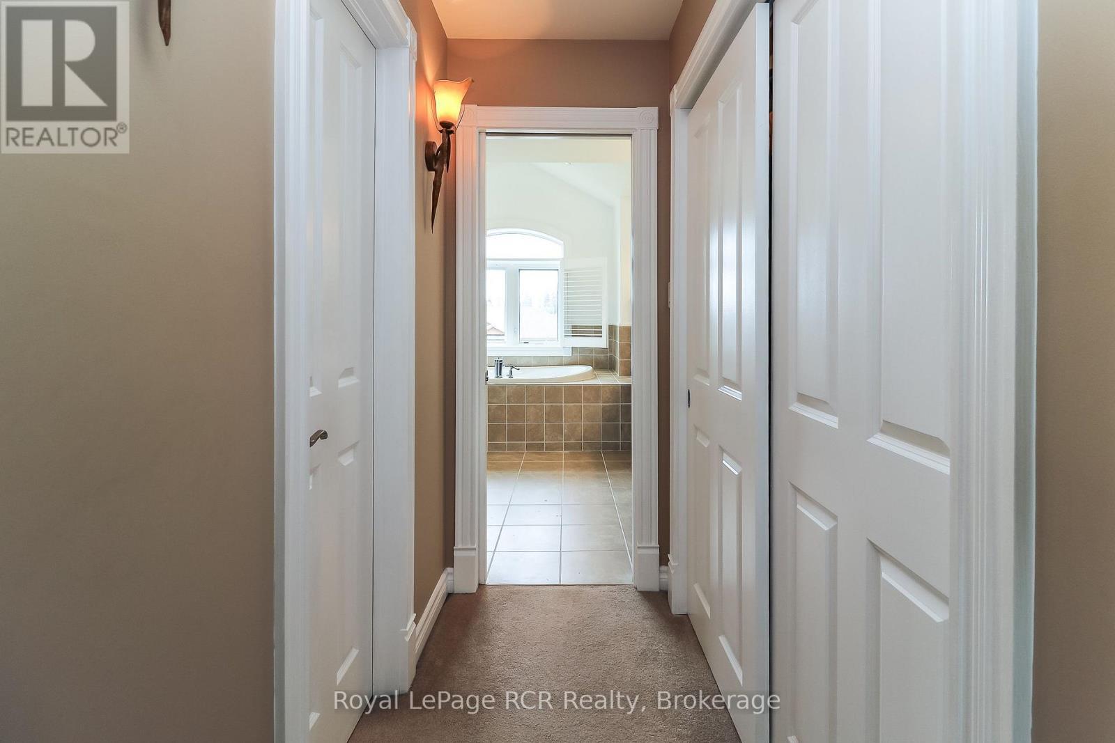 












82 STANLEY STREET

,
Collingwood,




Ontario
L9Y0G7

