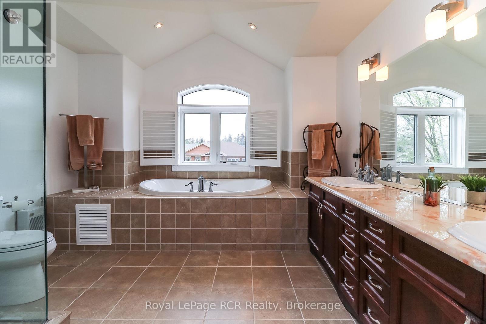 












82 STANLEY STREET

,
Collingwood,




Ontario
L9Y0G7

