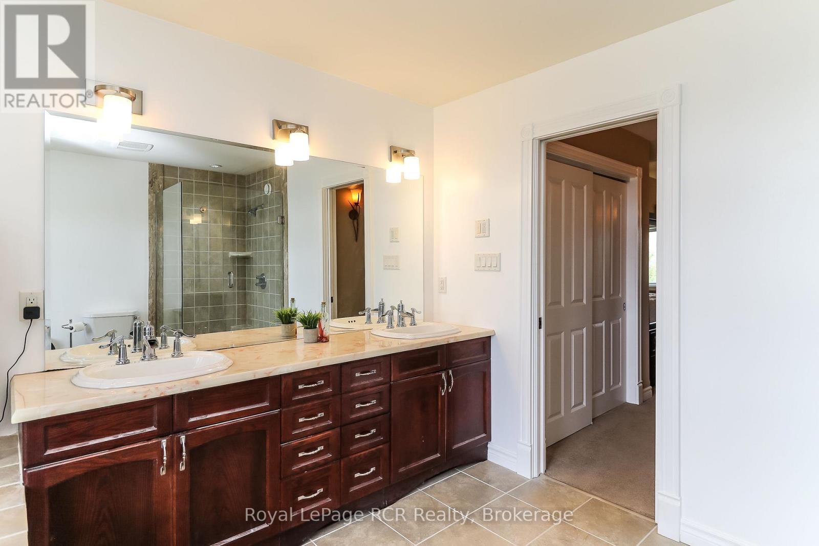 












82 STANLEY STREET

,
Collingwood,




Ontario
L9Y0G7

