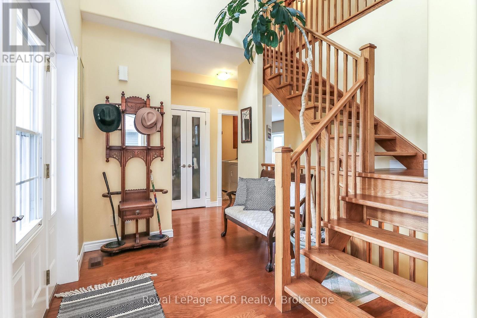 












82 STANLEY STREET

,
Collingwood,




Ontario
L9Y0G7

