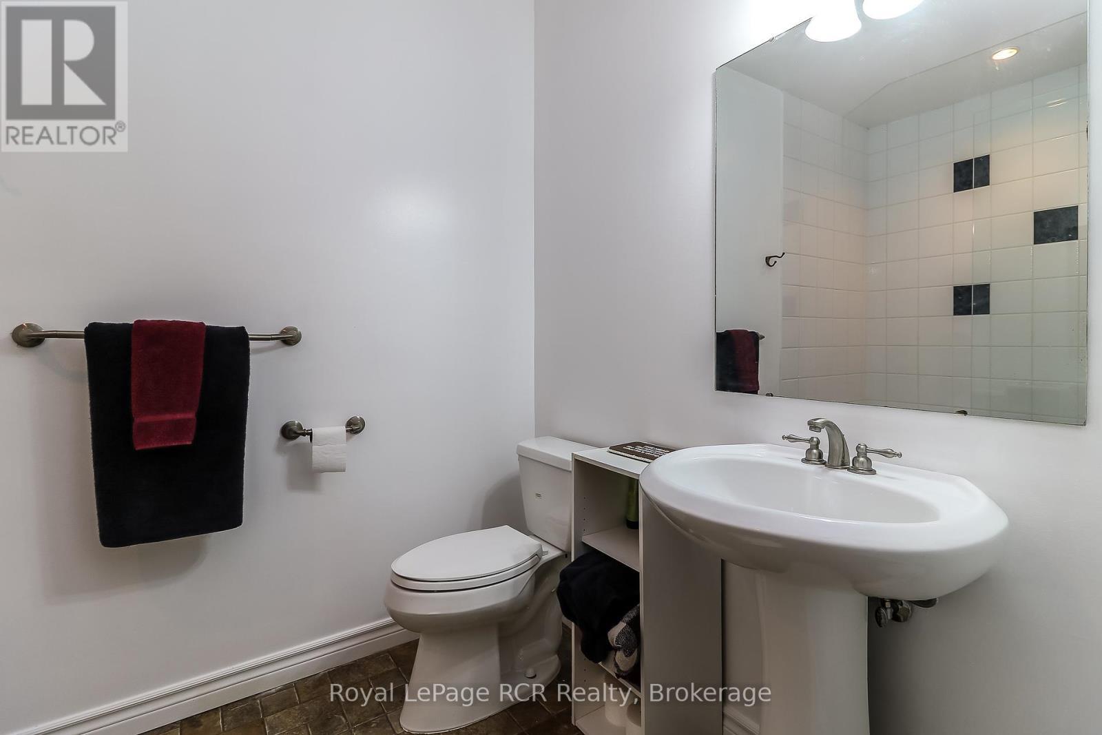 












82 STANLEY STREET

,
Collingwood,




Ontario
L9Y0G7


