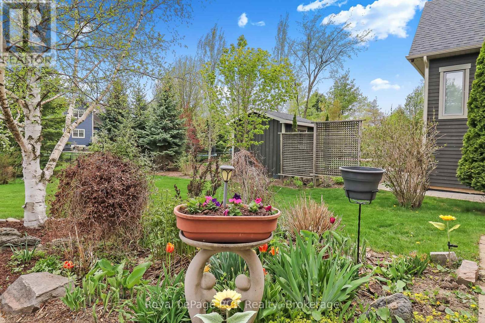 












82 STANLEY STREET

,
Collingwood,




Ontario
L9Y0G7


