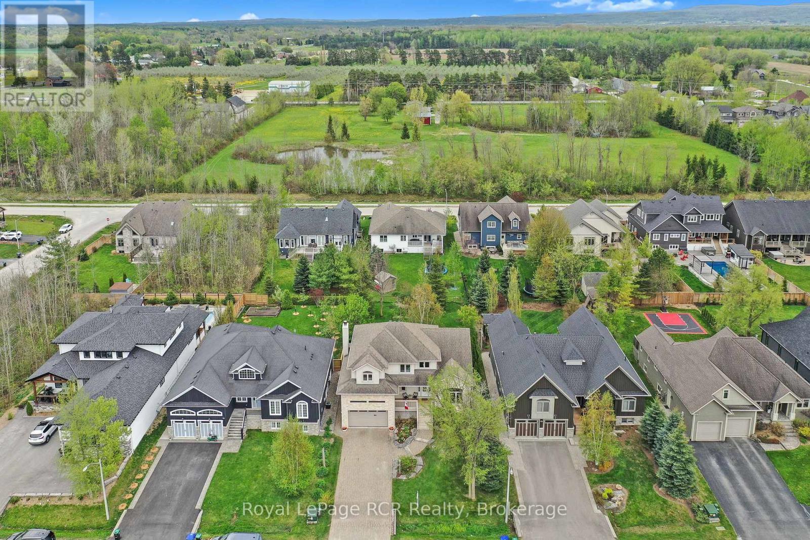 












82 STANLEY STREET

,
Collingwood,




Ontario
L9Y0G7

