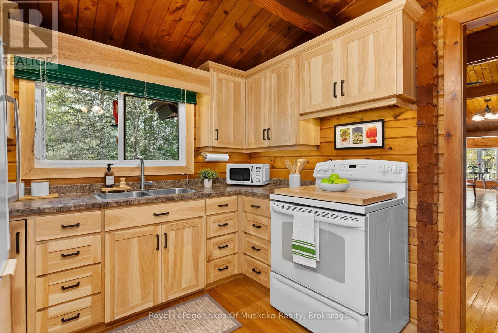 












71 VICTORIA STREET

,
Magnetawan,




Ontario
P0A1P0

