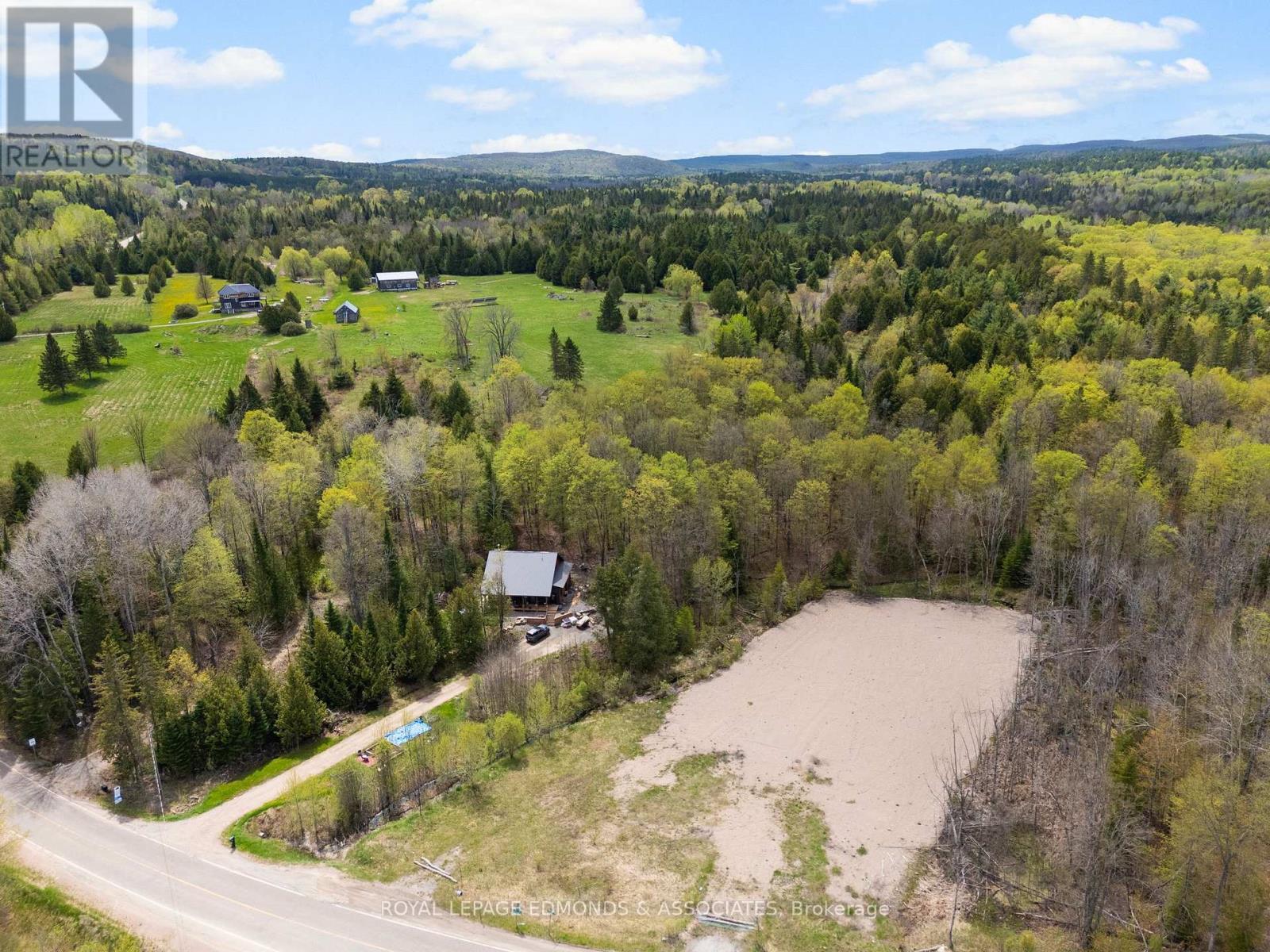 












LT 4 MATAWATCHAN ROAD

,
Greater Madawaska,







Ontario
K0J2R0

