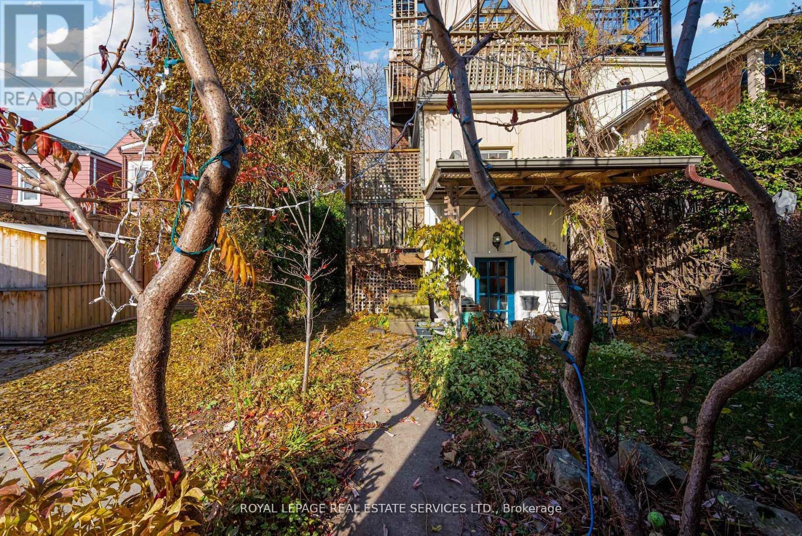 












LOWER - 27 BANK STREET

,
Toronto,




Ontario
M6K1R4

