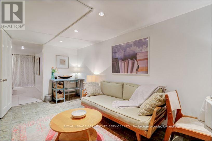 












LOWER - 27 BANK STREET

,
Toronto,




Ontario
M6K1R4

