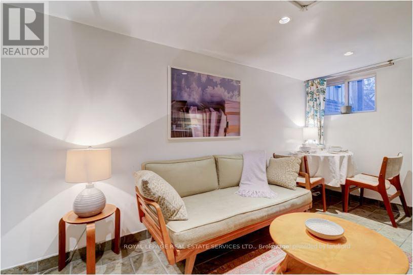












LOWER - 27 BANK STREET

,
Toronto,




Ontario
M6K1R4

