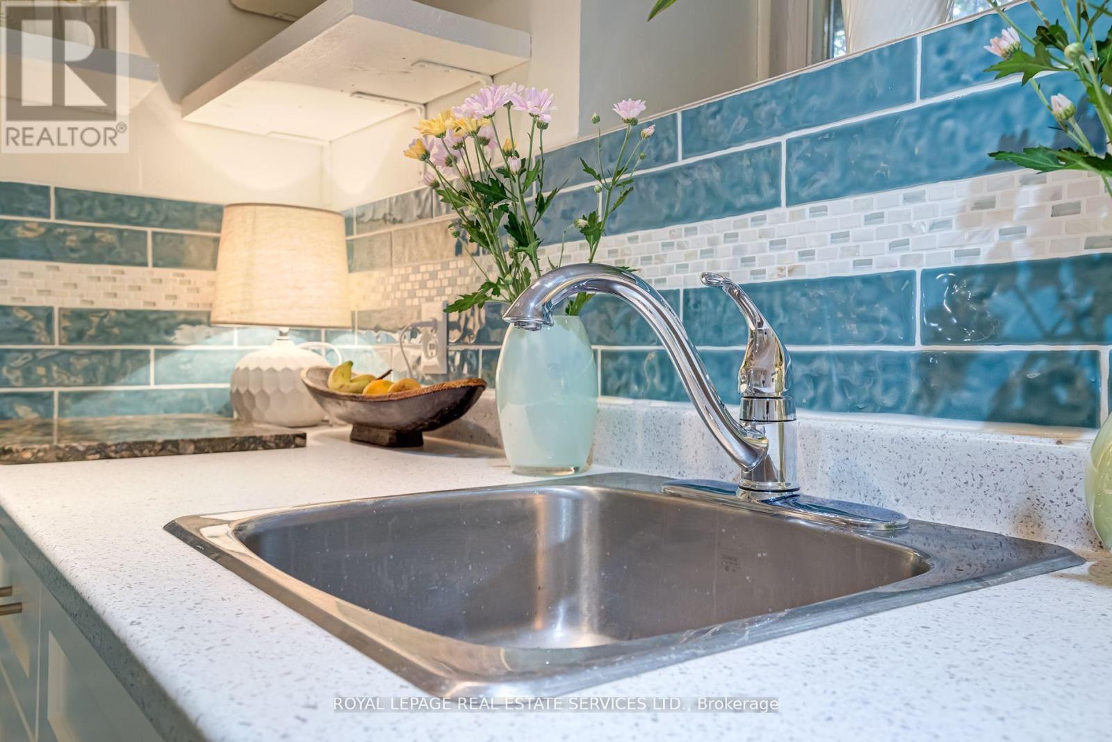 












LOWER - 27 BANK STREET

,
Toronto,




Ontario
M6K1R4

