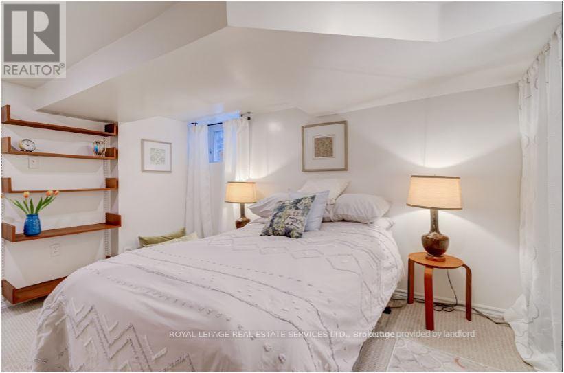 












LOWER - 27 BANK STREET

,
Toronto,




Ontario
M6K1R4

