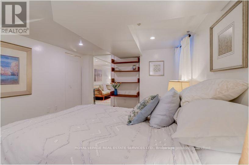 












LOWER - 27 BANK STREET

,
Toronto,




Ontario
M6K1R4

