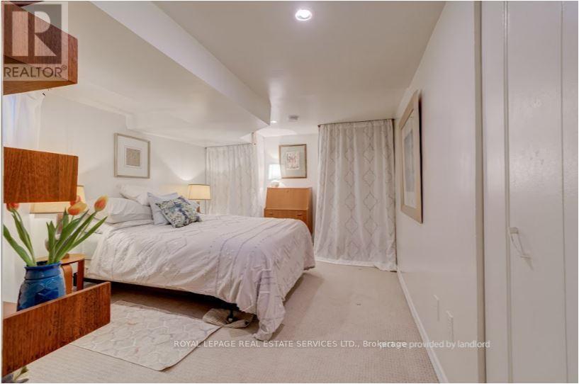 












LOWER - 27 BANK STREET

,
Toronto,




Ontario
M6K1R4

