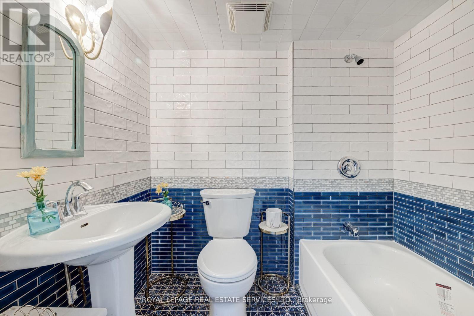 












LOWER - 27 BANK STREET

,
Toronto,




Ontario
M6K1R4

