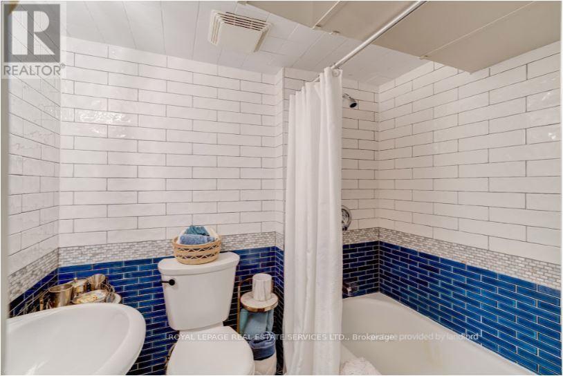 












LOWER - 27 BANK STREET

,
Toronto,




Ontario
M6K1R4

